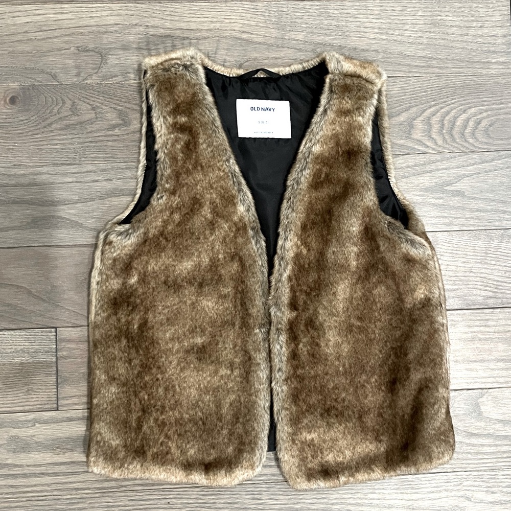 Girls fur vest size 6/7